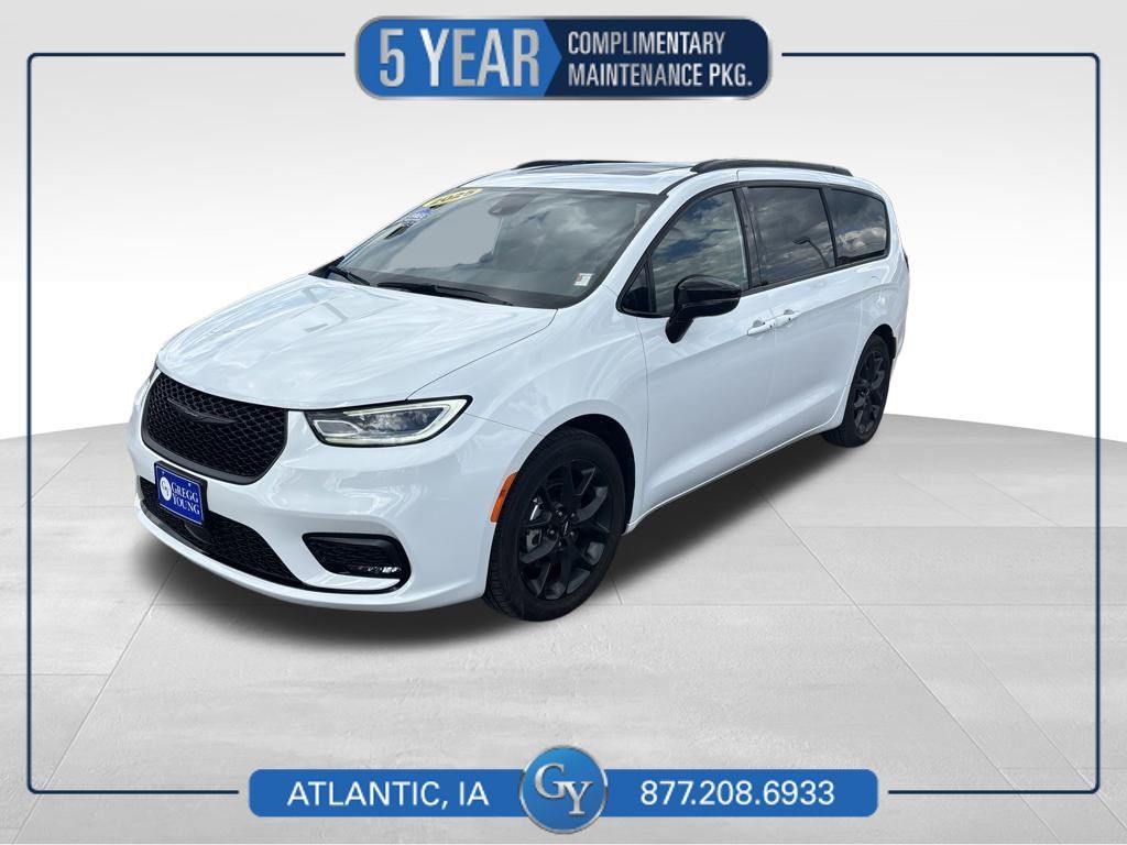 2025 Chrysler Pacifica Van Passenger Van 