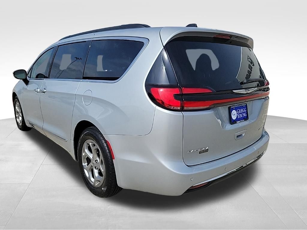 Used 2023 Chrysler Pacifica Limited Van Passenger Van