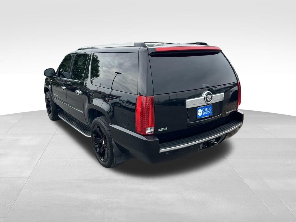 Used 2011 CADILLAC ESCALADE ESV Luxury SUV