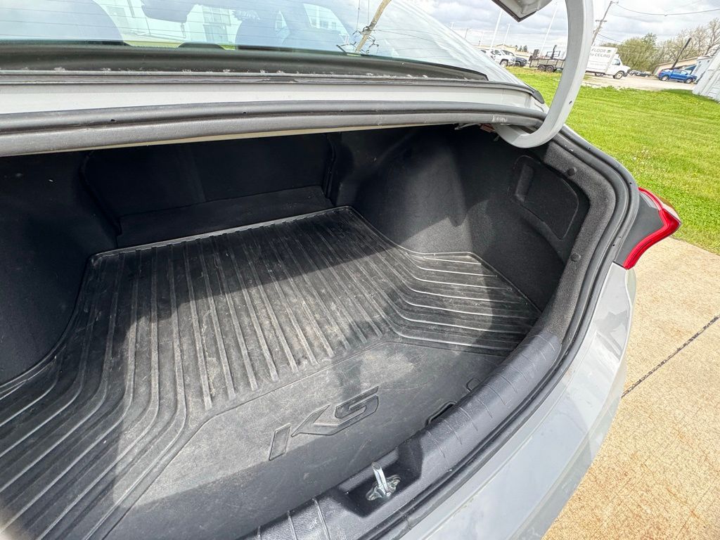 2022 Kia K5 48