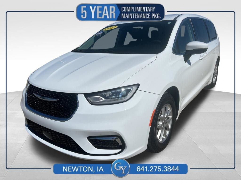 Used 2023 Chrysler Pacifica Touring L Van Passenger Van