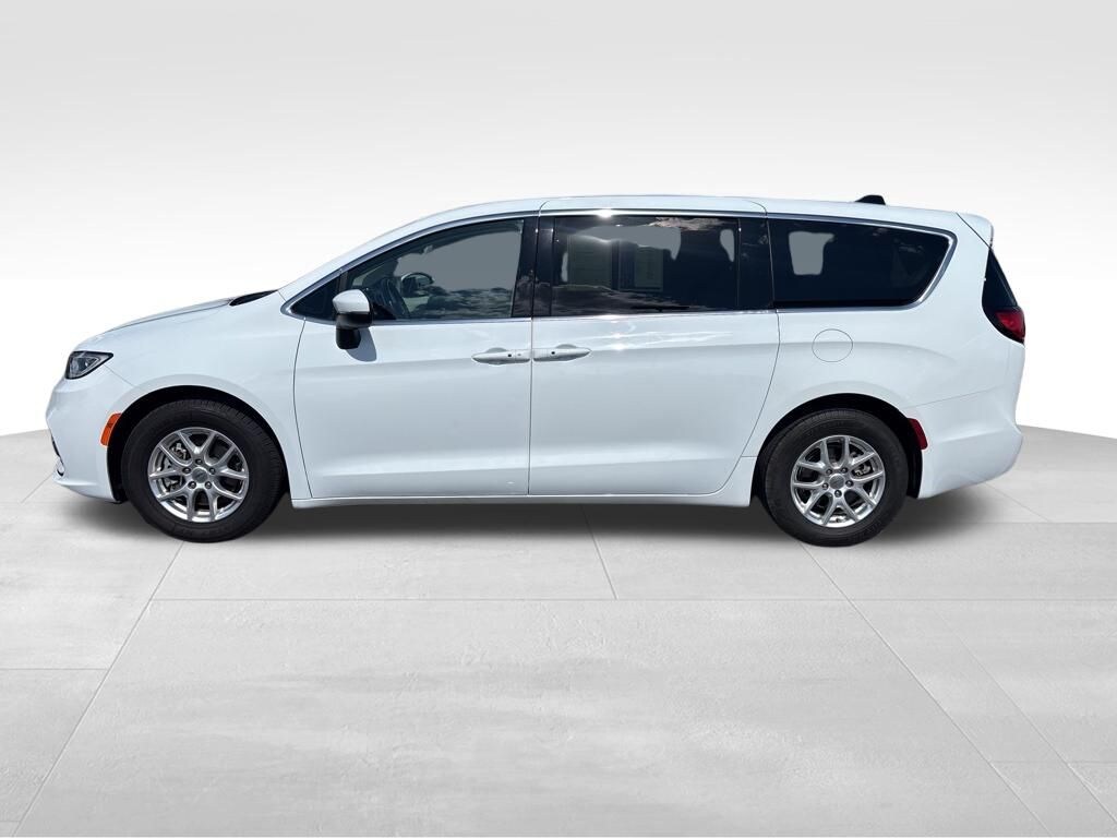 Used 2023 Chrysler Pacifica Touring L Van Passenger Van