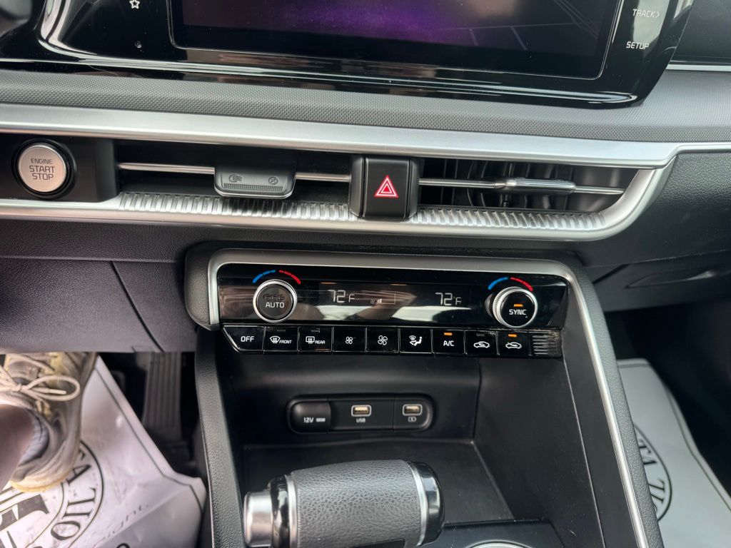 2022 Kia K5 26