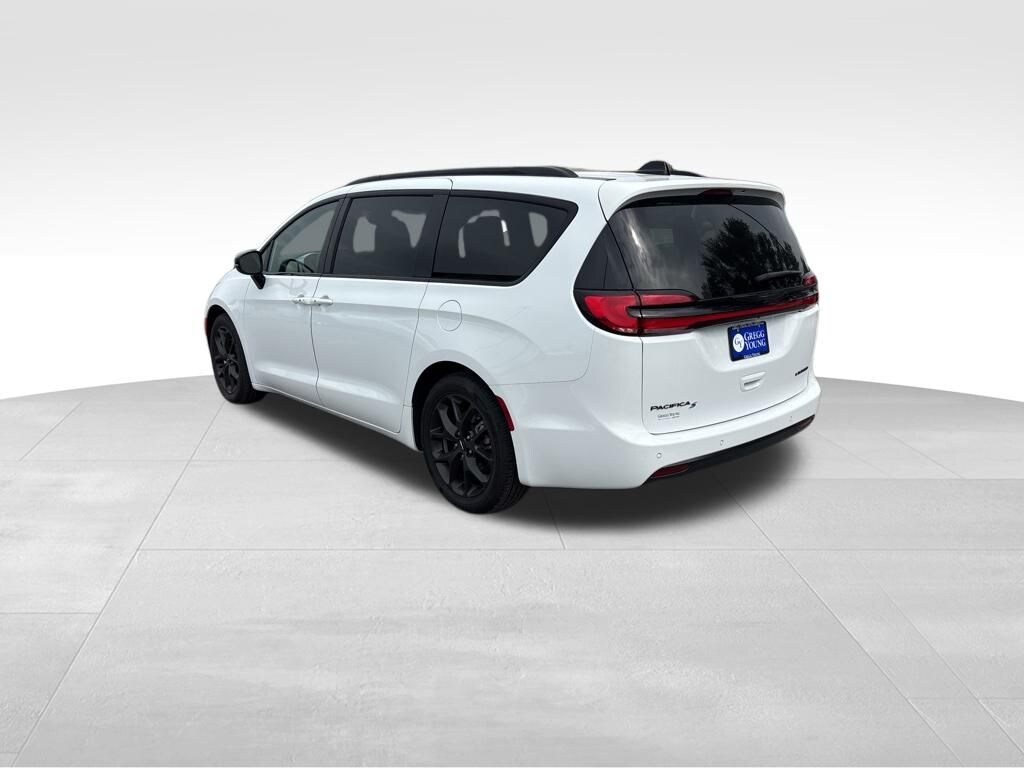 Used 2025 Chrysler Pacifica Limited Van Passenger Van