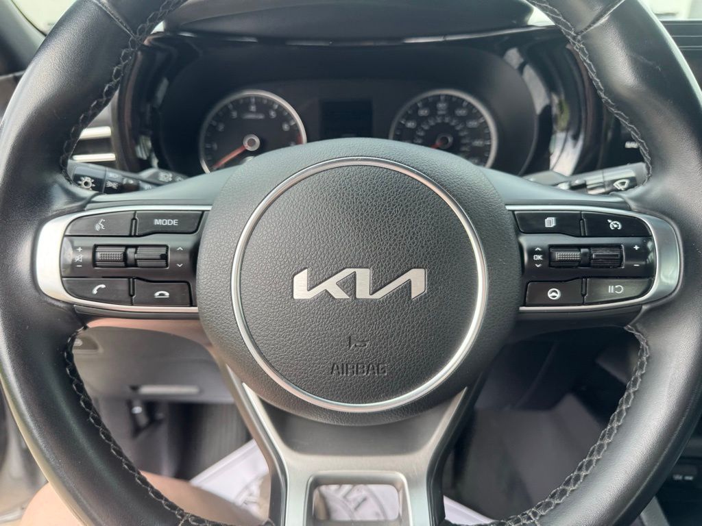 2022 Kia K5 22