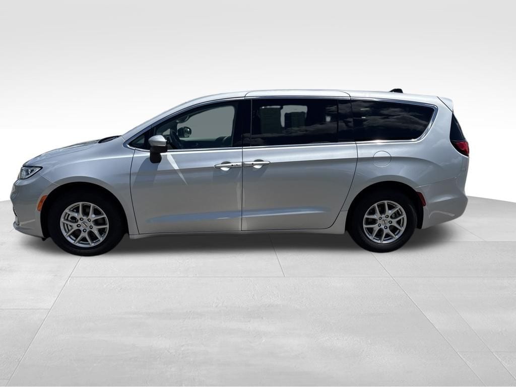 Used 2023 Chrysler Pacifica Touring L Van Passenger Van