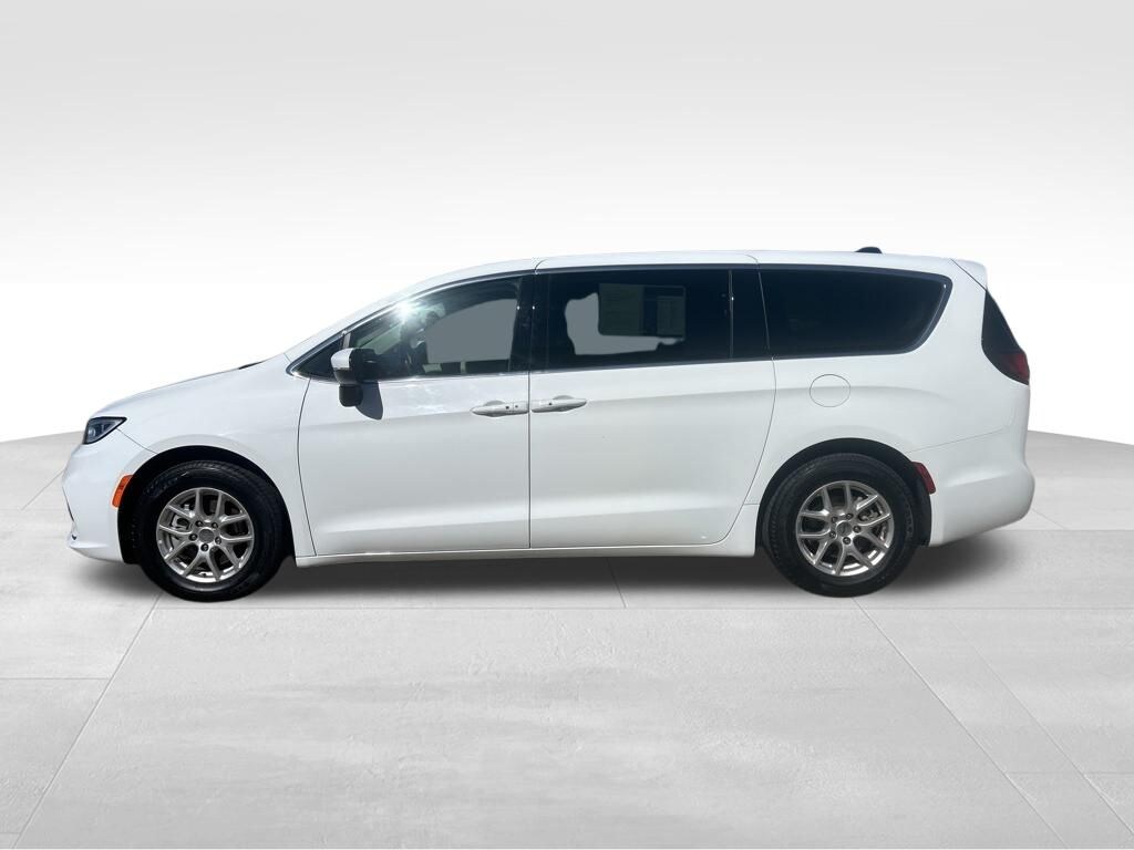 Used 2023 Chrysler Pacifica Touring L Van Passenger Van