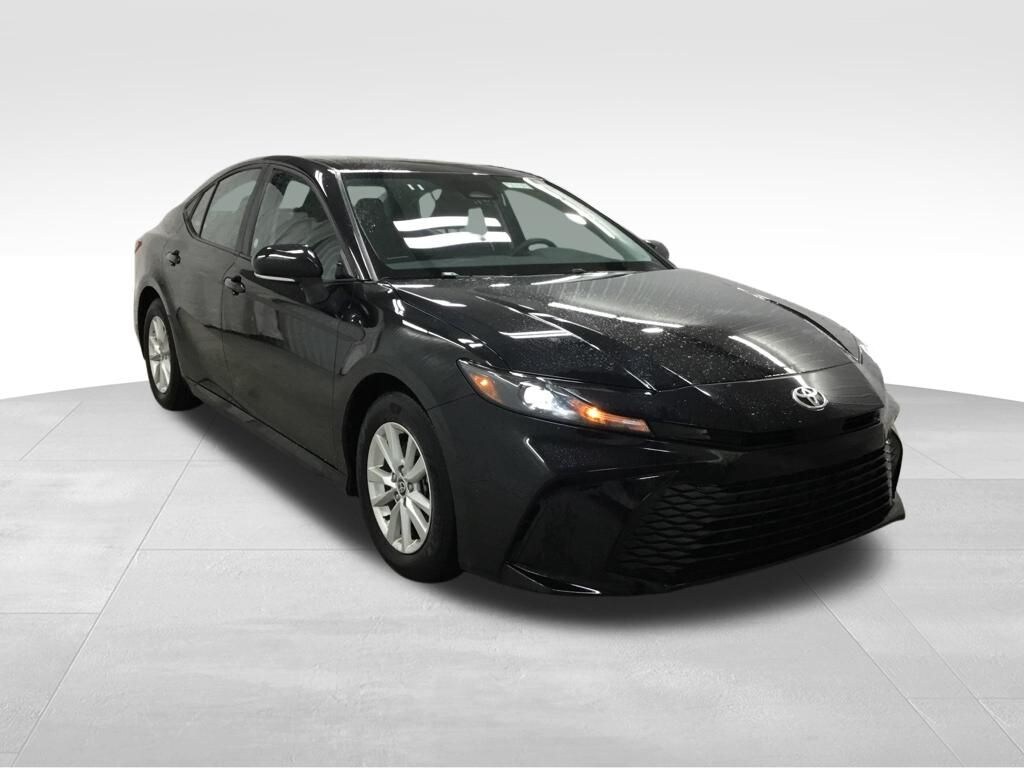 Used 2025 Toyota Camry SE Sedan
