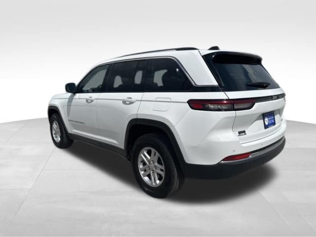 Used 2023 Jeep Grand Cherokee Laredo SUV