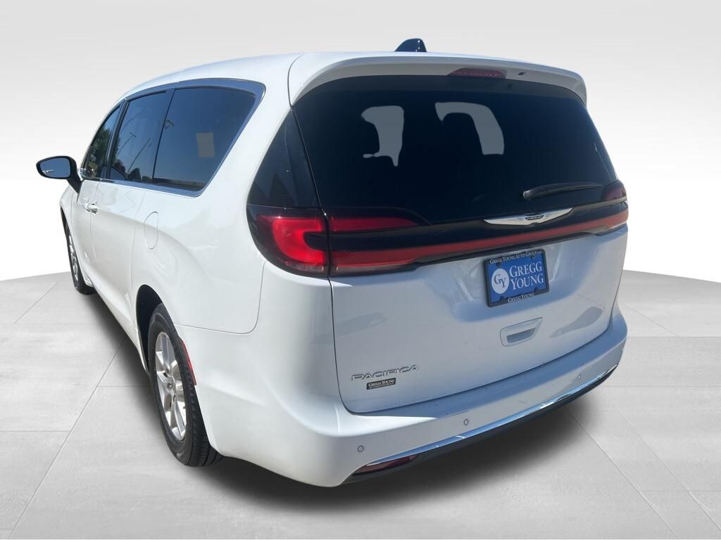 Used 2023 Chrysler Pacifica Touring L Van Passenger Van