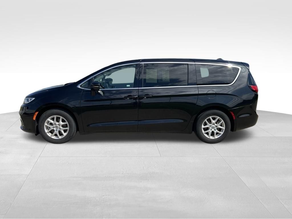 Used 2023 Chrysler Pacifica Touring L Van Passenger Van