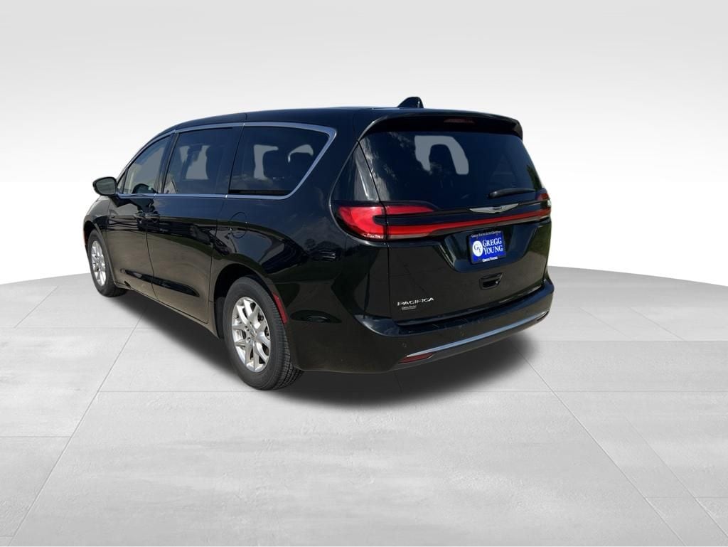 Used 2023 Chrysler Pacifica Touring L Van Passenger Van