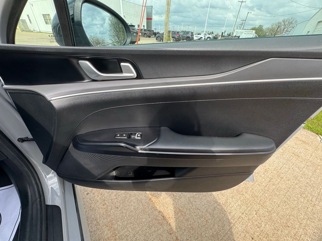 2022 Kia K5 59