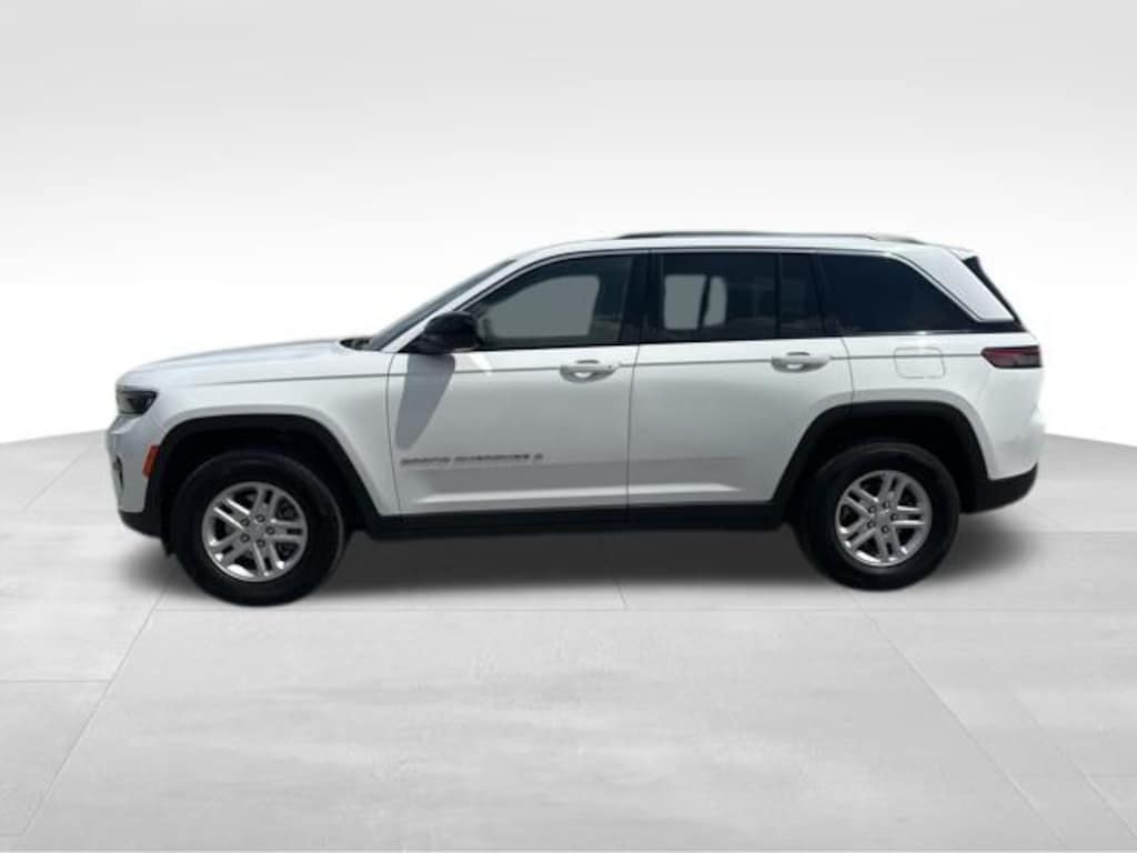 Used 2023 Jeep Grand Cherokee Laredo SUV