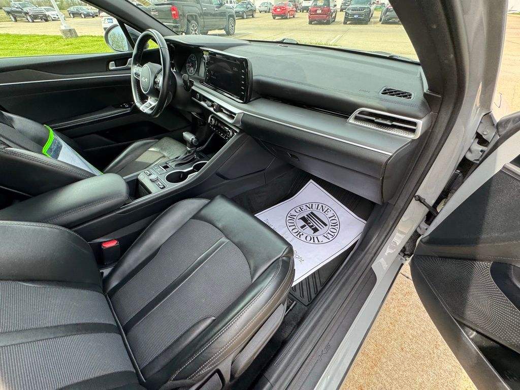 2022 Kia K5 56