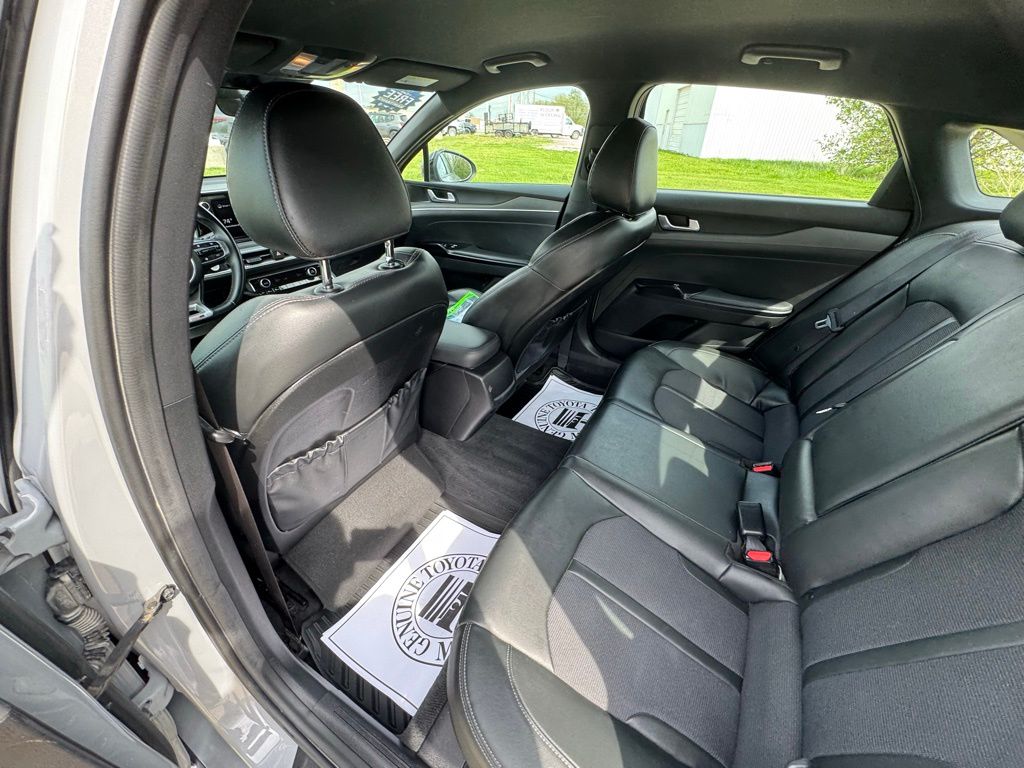 2022 Kia K5 39