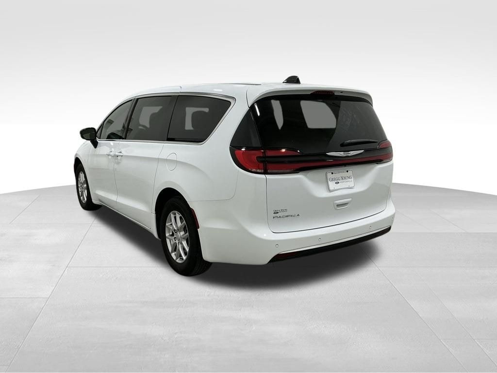 Used 2025 Chrysler Pacifica Select Van Passenger Van