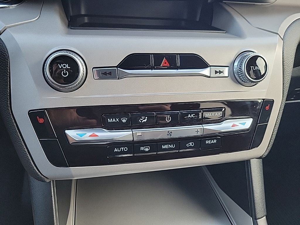 2023 Ford Explorer XLT - Photo 28