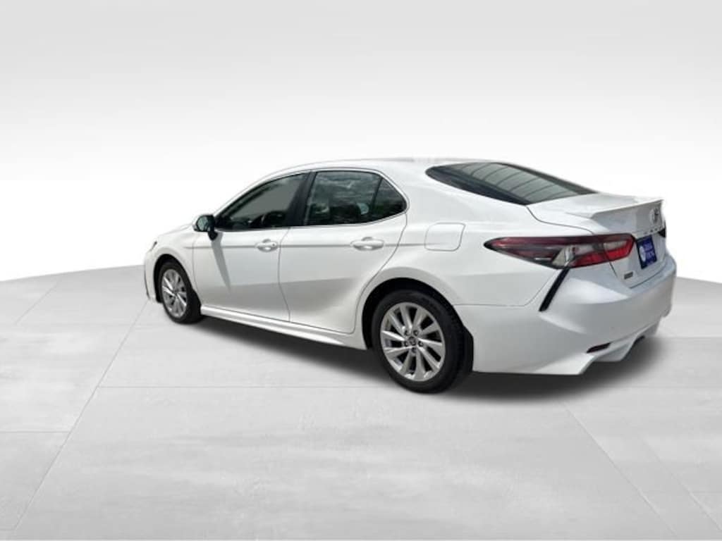 Used 2023 Toyota Camry SE Sedan