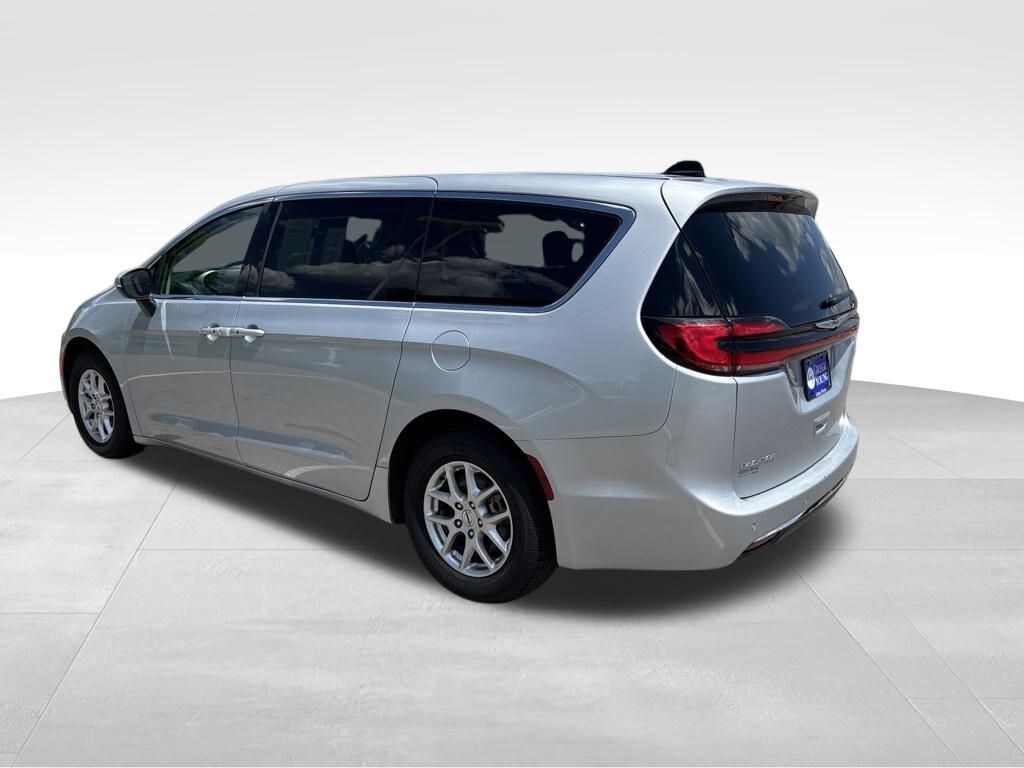 Used 2023 Chrysler Pacifica Touring L Van Passenger Van