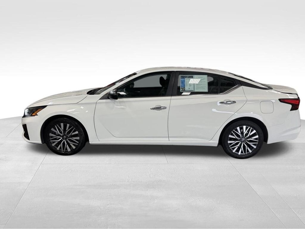 Used 2025 Nissan Altima SV Sedan