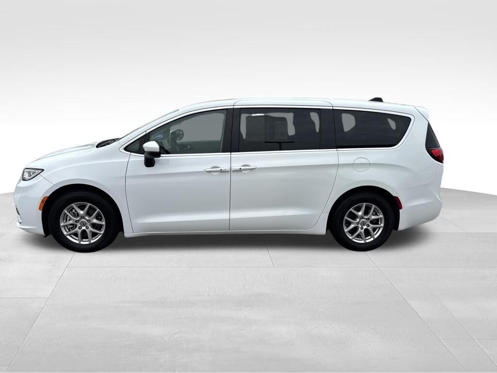 Used 2023 Chrysler Pacifica Touring L Van Passenger Van