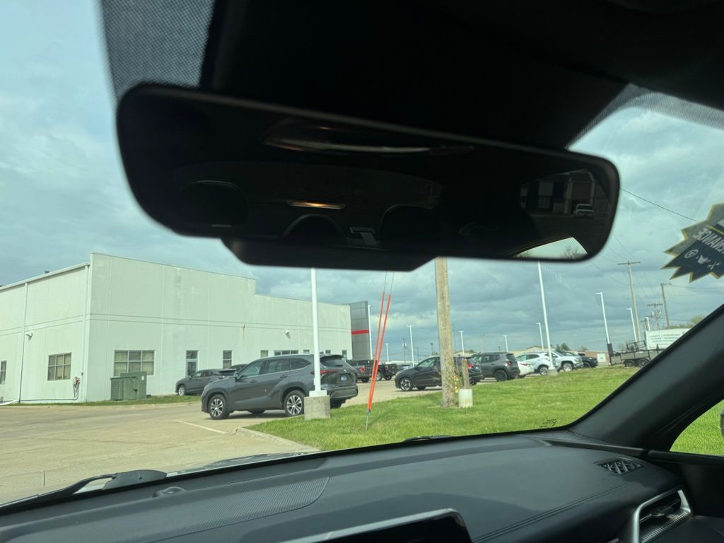 2022 Kia K5 33
