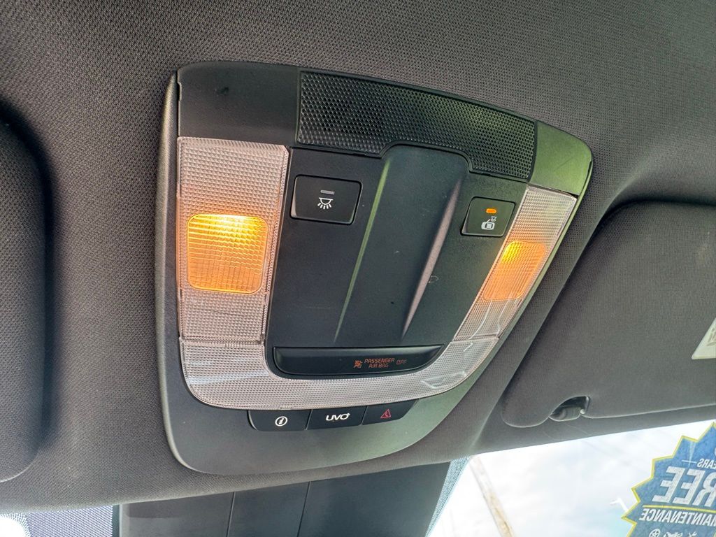 2022 Kia K5 32