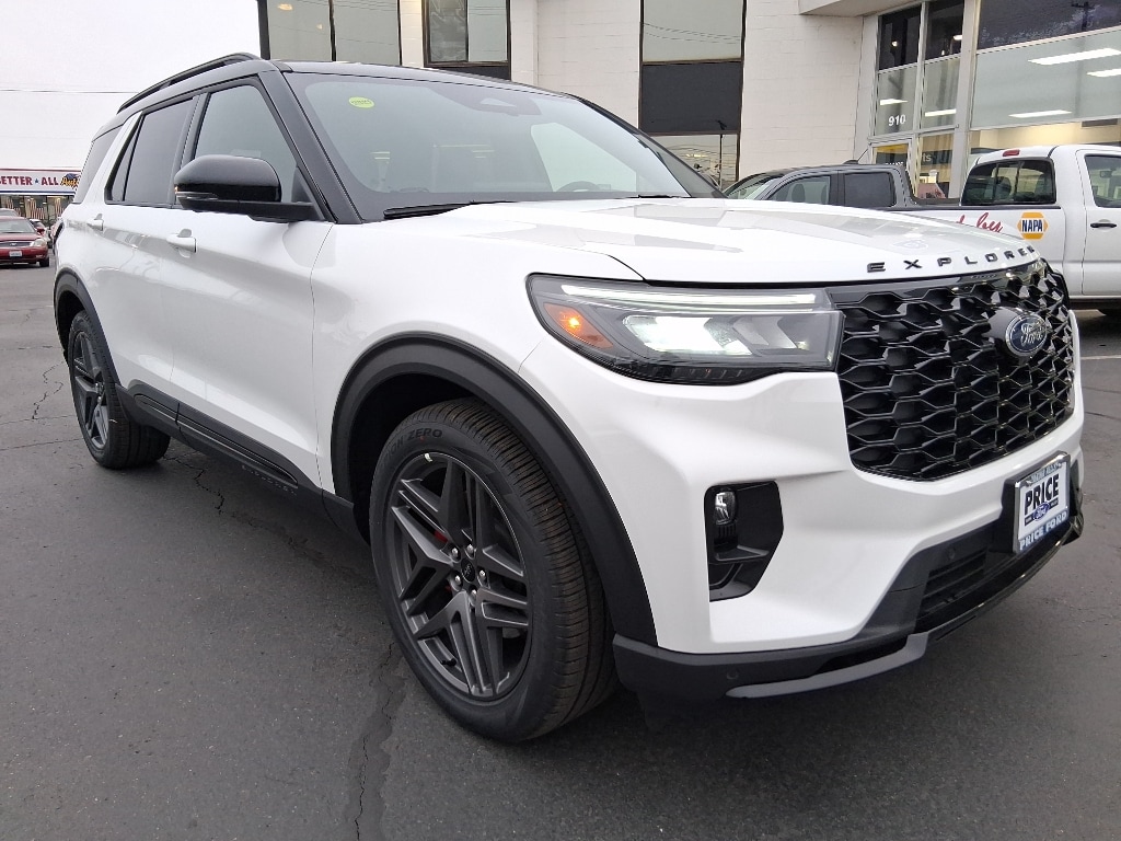 2025 Ford Explorer ST's photo