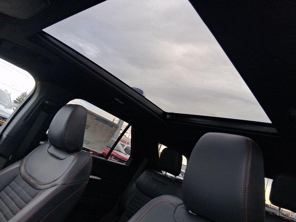 2026 Ford Explorer ST-Line - Photo 15