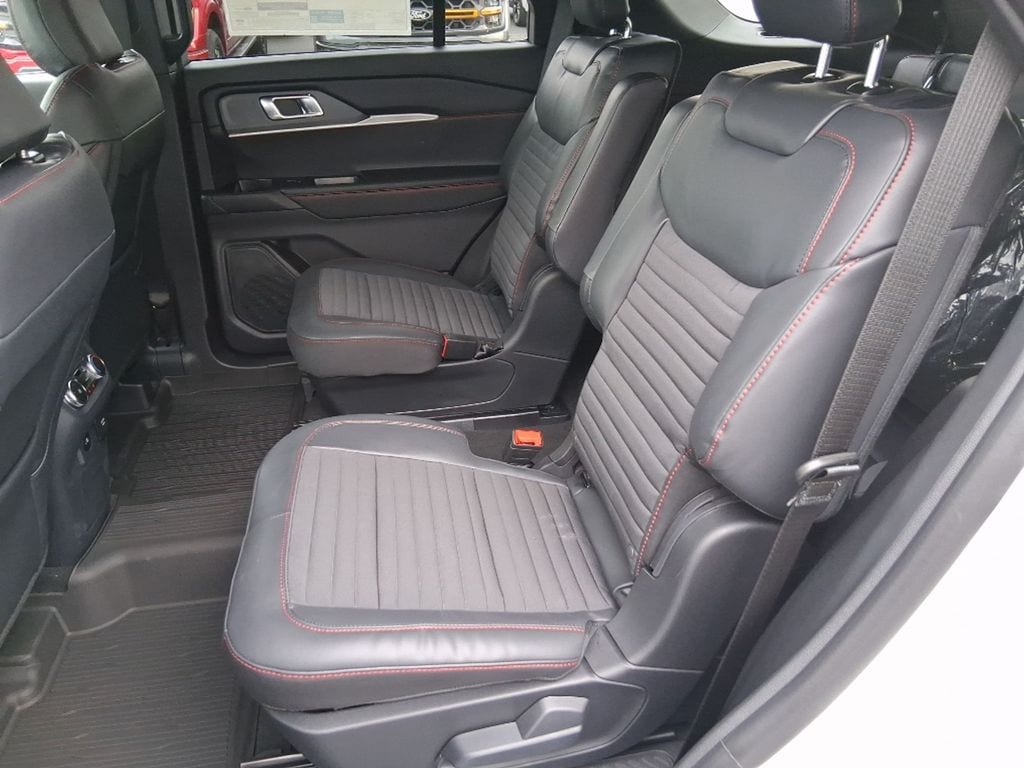 2026 Ford Explorer ST-Line - Photo 11
