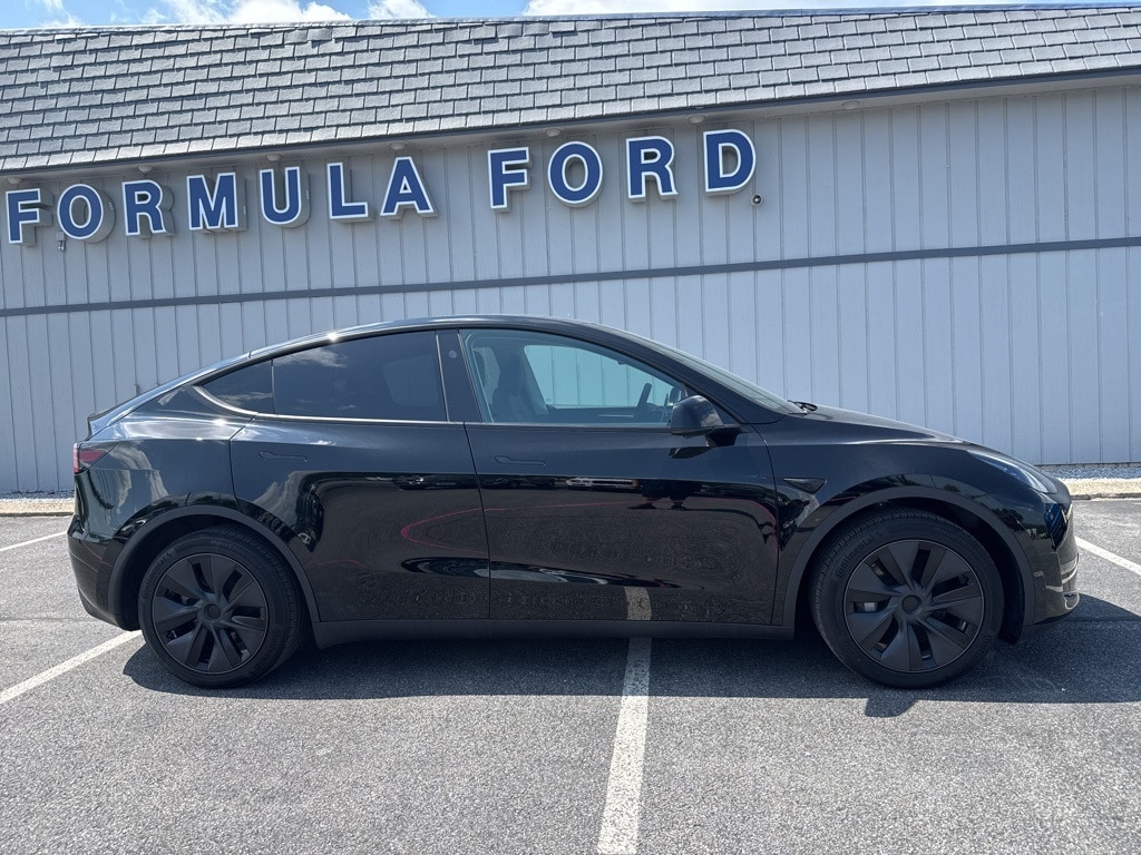 Used 2024 Tesla Model Y Long Range with VIN 7SAYGAEE3RF158066 for sale in Kansas City