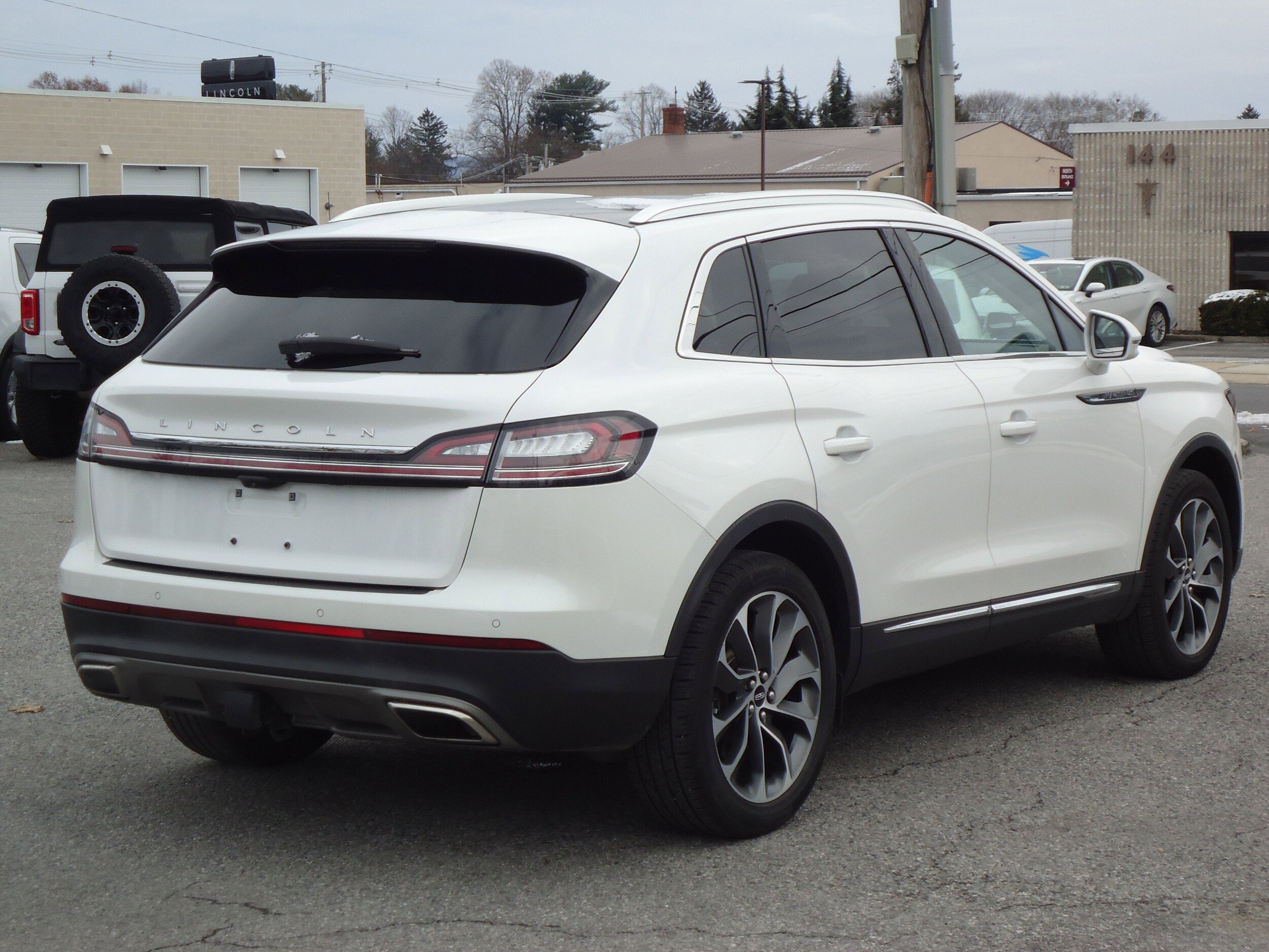 2021 Lincoln Nautilus Reserve photo 3