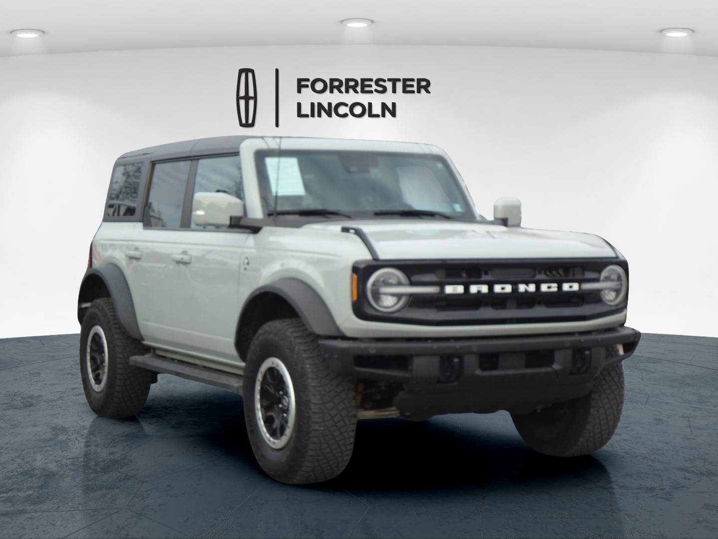 2023 Ford Bronco 4-Door Outer Banks's photo