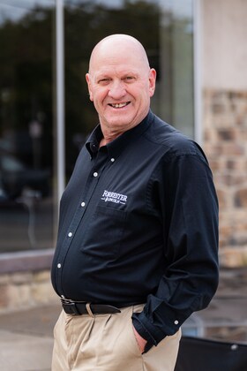 Staff member Larry Howell from ID_193da9dd2850