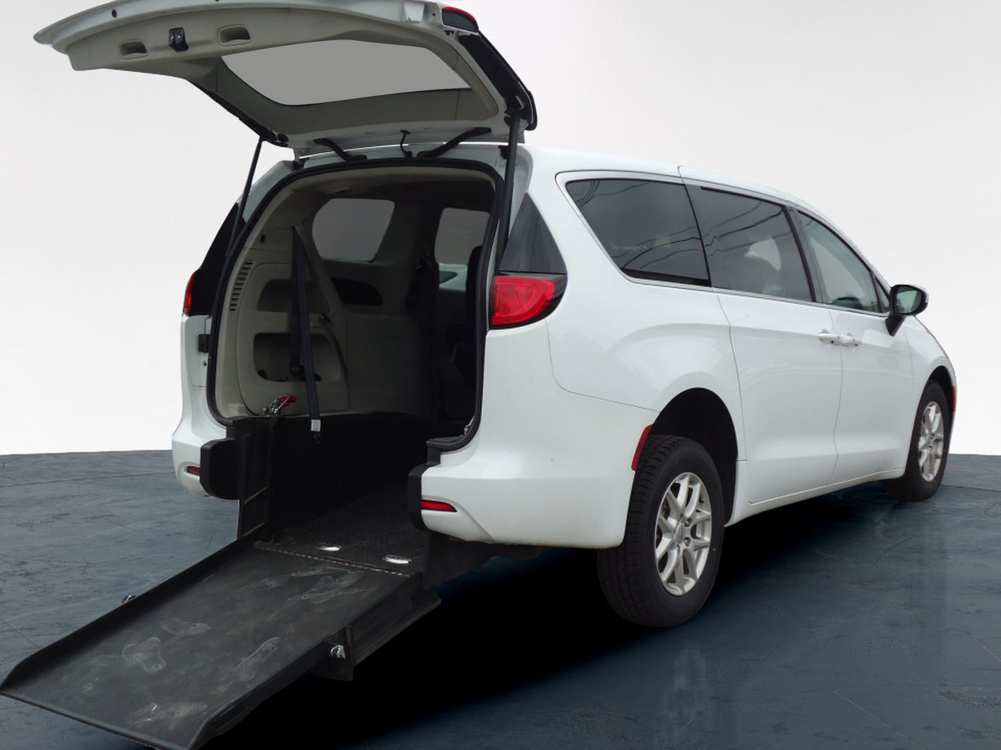 2023 Chrysler Voyager