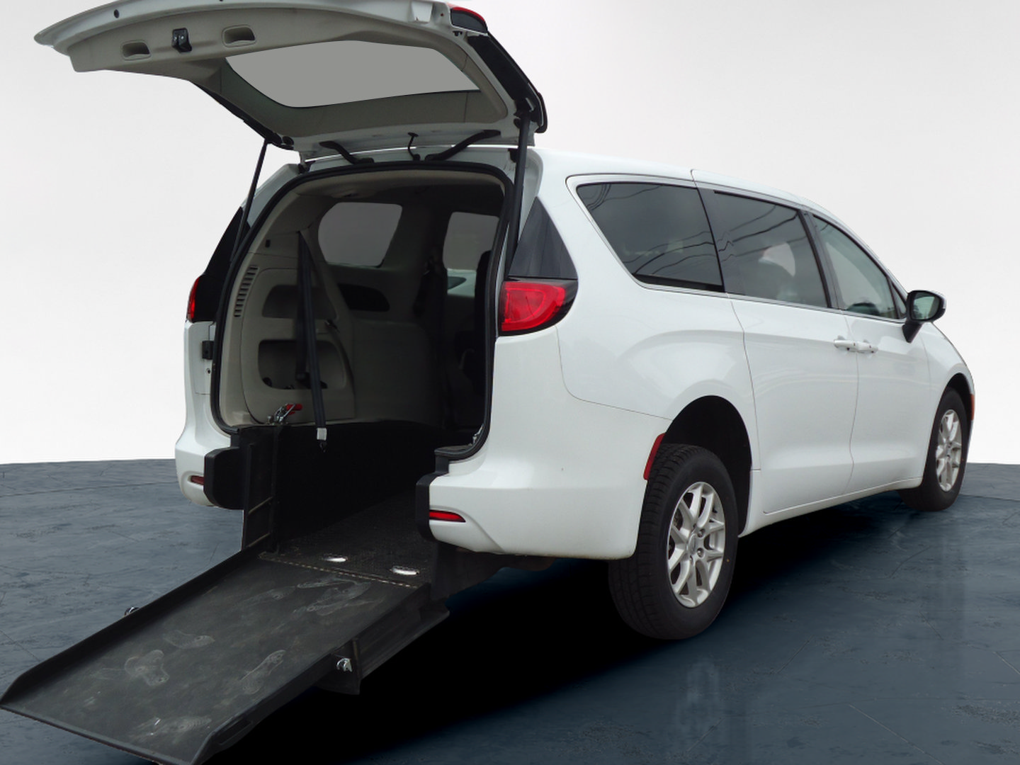 2023 Chrysler Voyager LX Minivan/Van