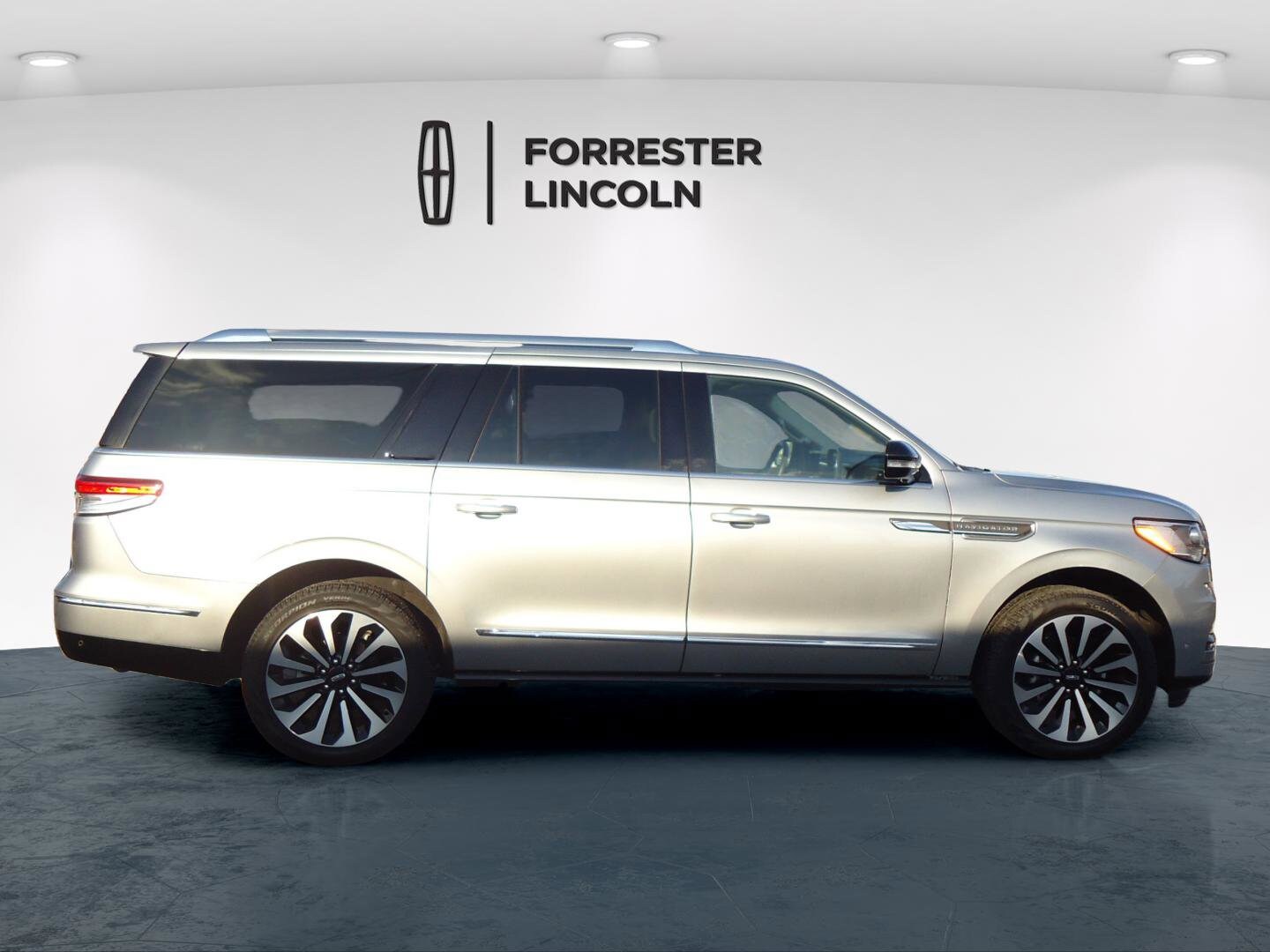 2024 Lincoln Navigator L Reserve photo 2