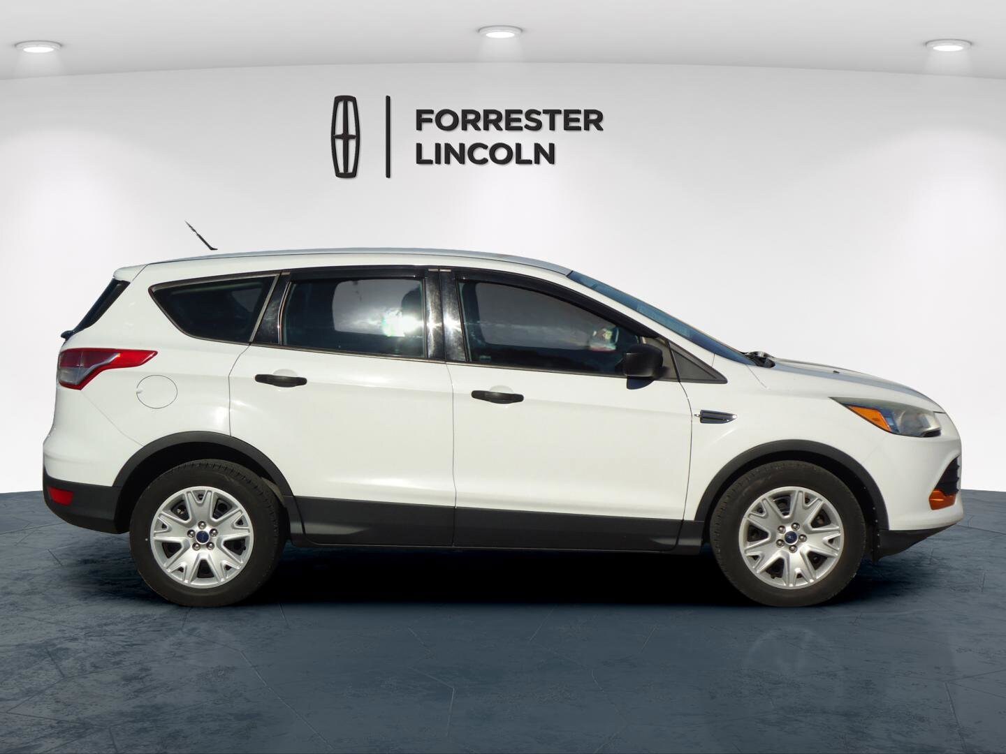 2014 Ford Escape S photo 2