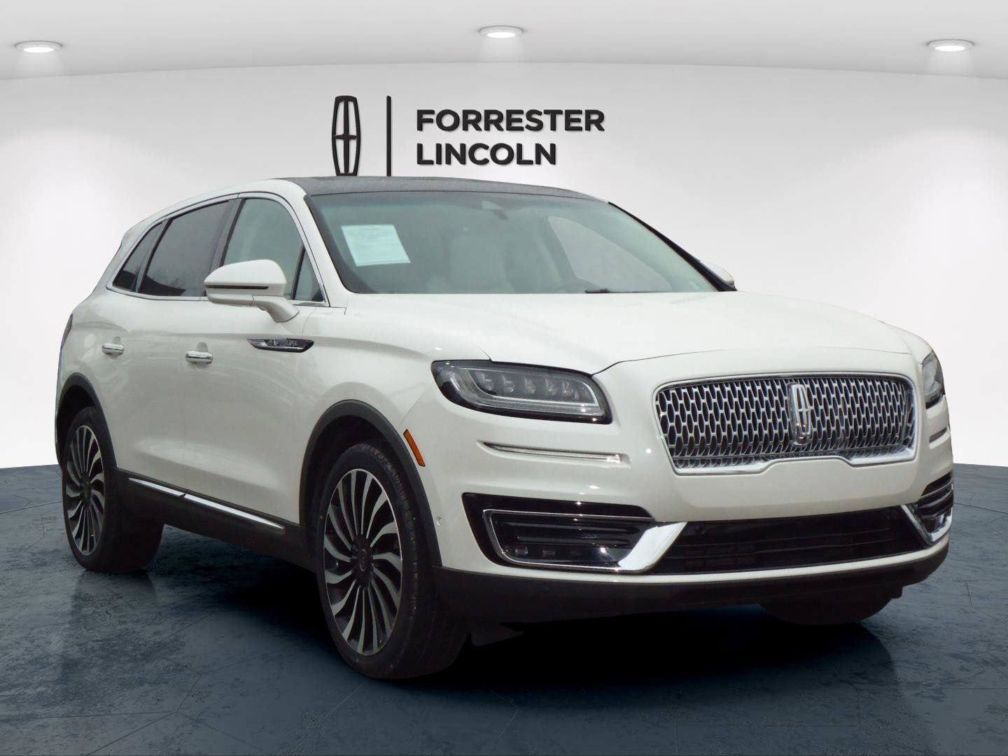 2019 Lincoln Nautilus Black Label's photo