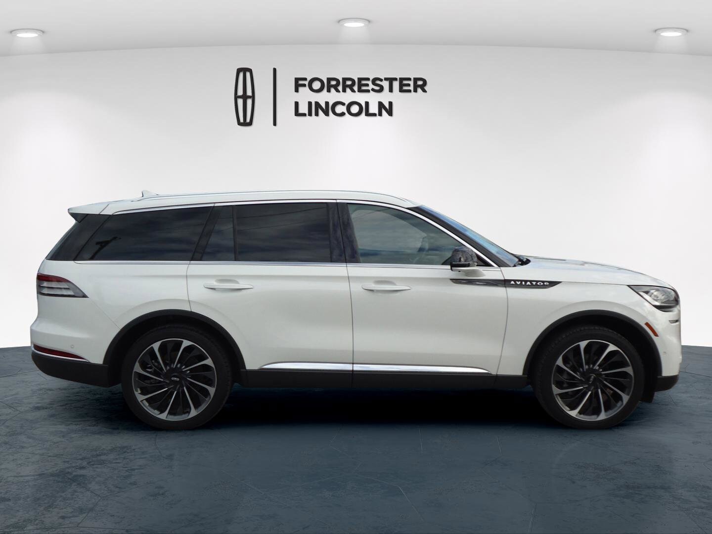 2024 Lincoln Aviator Reserve photo 2