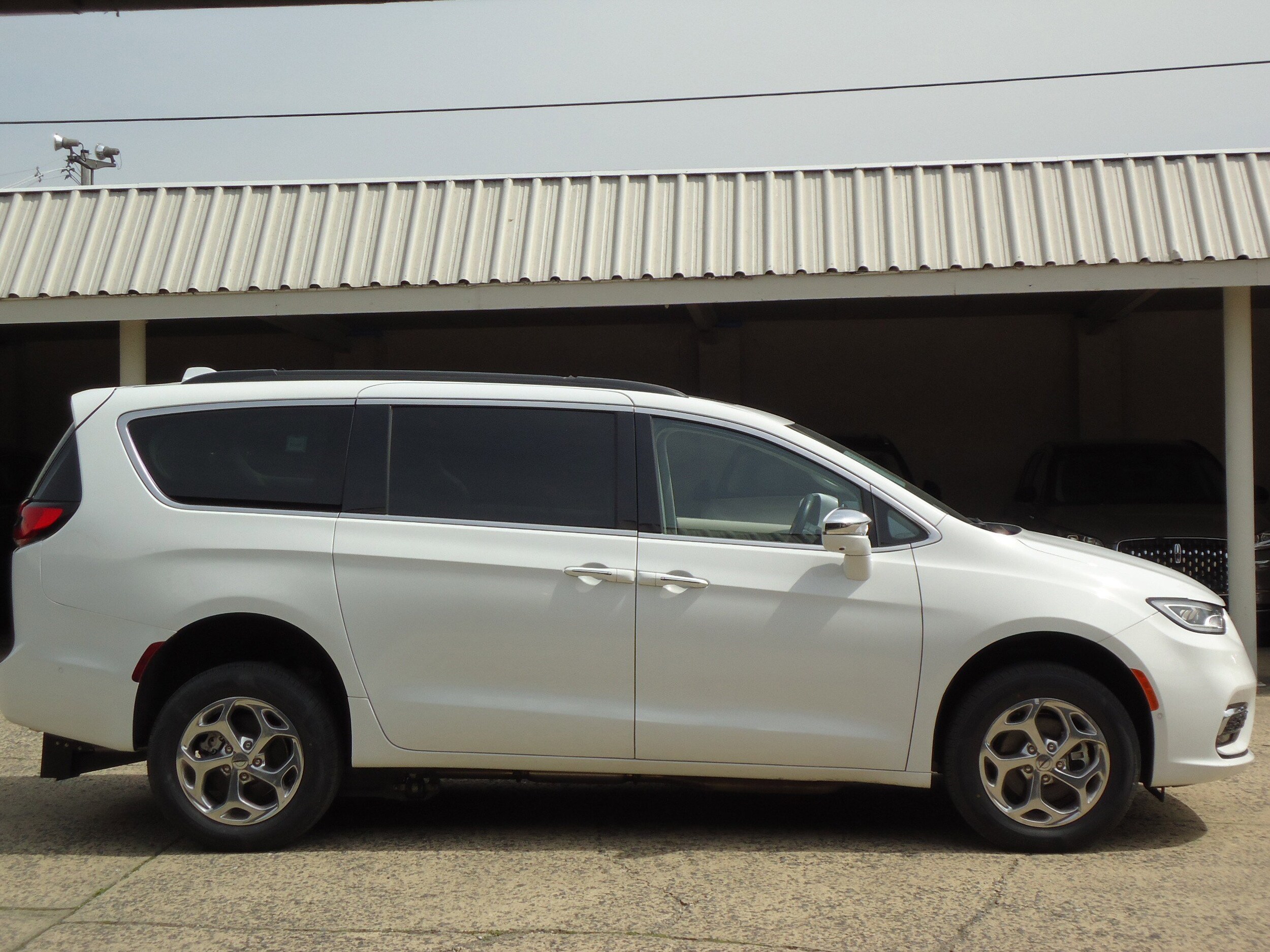 Used 2022 Chrysler Pacifica Limited with VIN 2C4RC1GG7NR132029 for sale in Chambersburg, PA