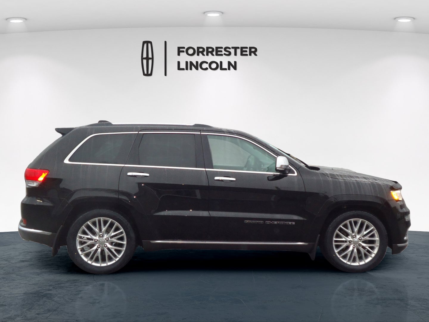 Used 2017 Jeep Grand Cherokee Summit with VIN 1C4RJFJT7HC627028 for sale in Chambersburg, PA