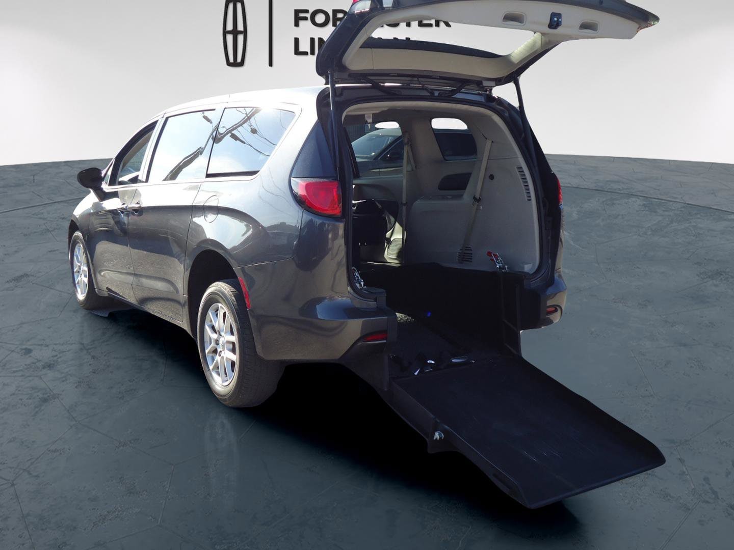 2023 Chrysler Voyager LX's photo