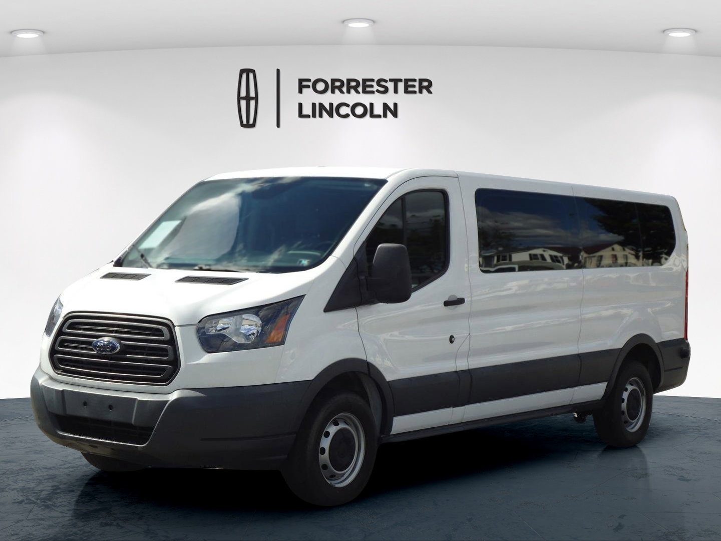 2017 Ford Transit Wagon XL - Photo 7