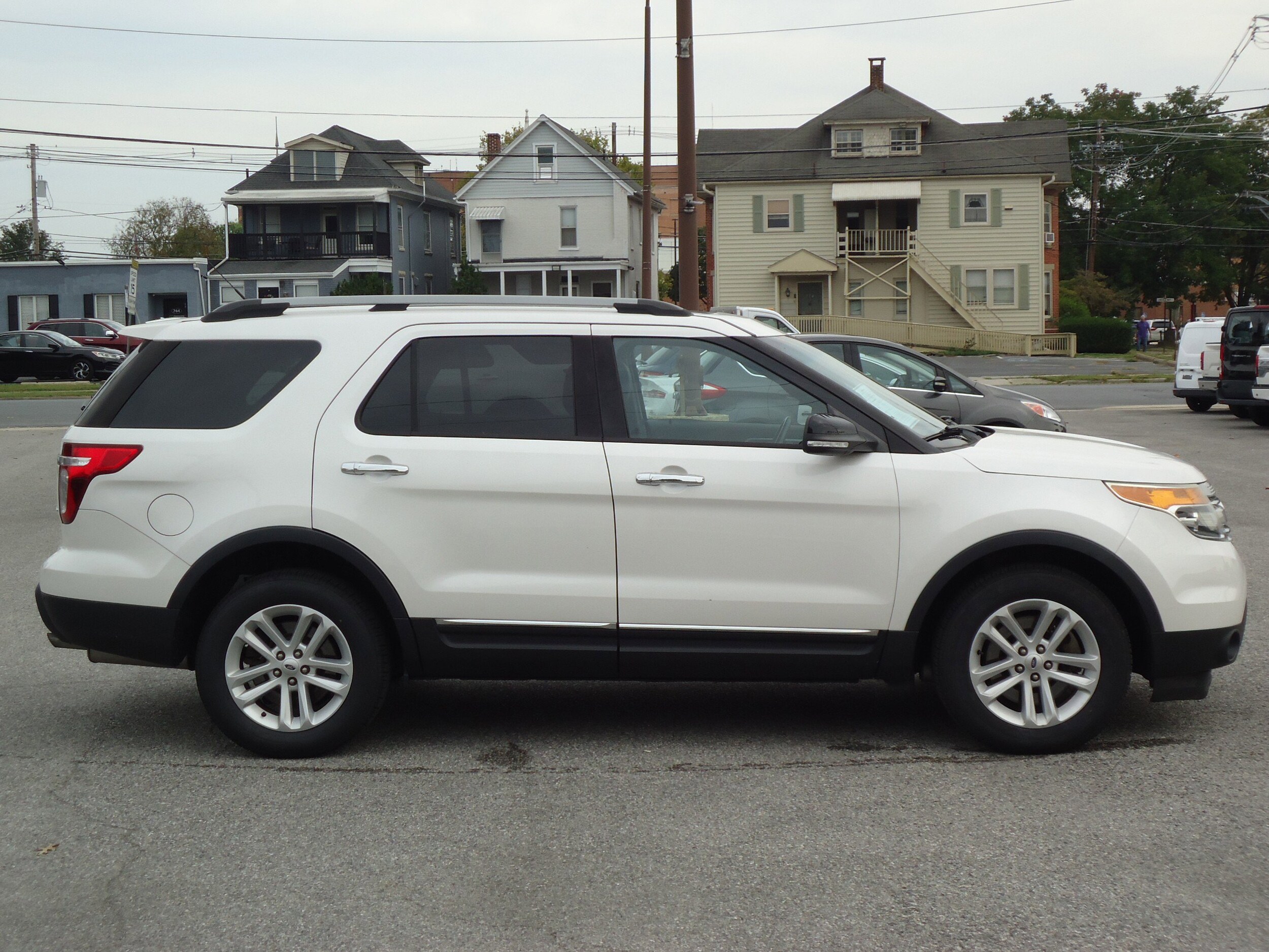 2014 Ford Explorer XLT photo 2