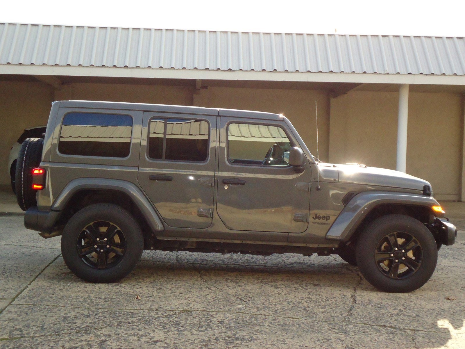 Used 2021 Jeep Wrangler Unlimited Sahara Altitude with VIN 1C4HJXEG0MW526730 for sale in Chambersburg, PA