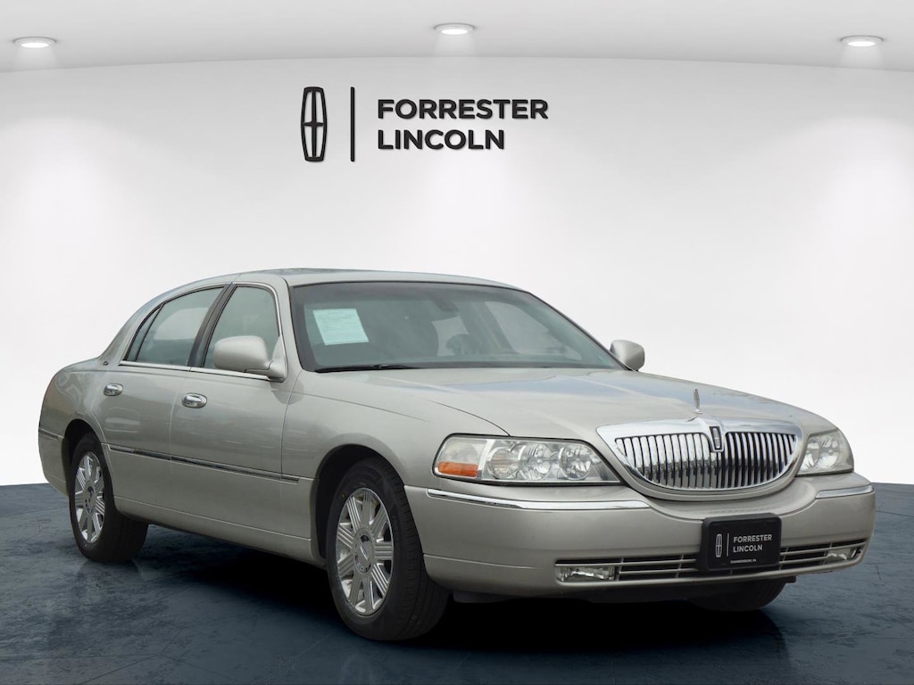Used 2003 Lincoln Town Car Cartier Sedan