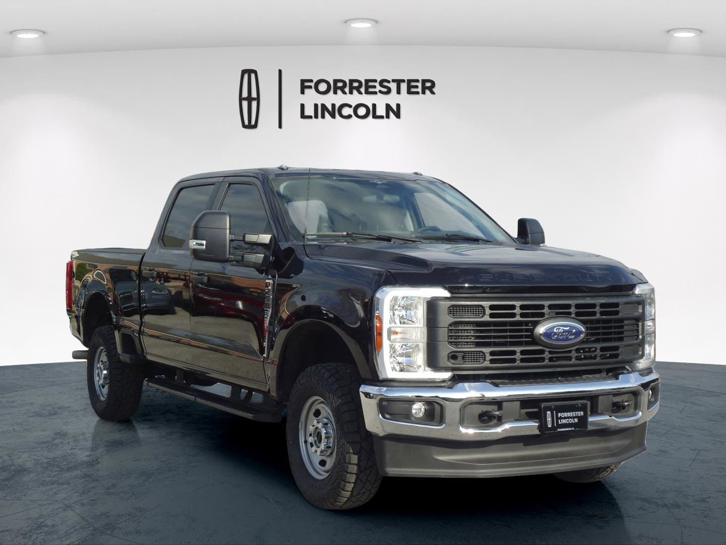 2023 Ford F-250 XL 4x4 Crew Cab 6-3/4' Box's photo