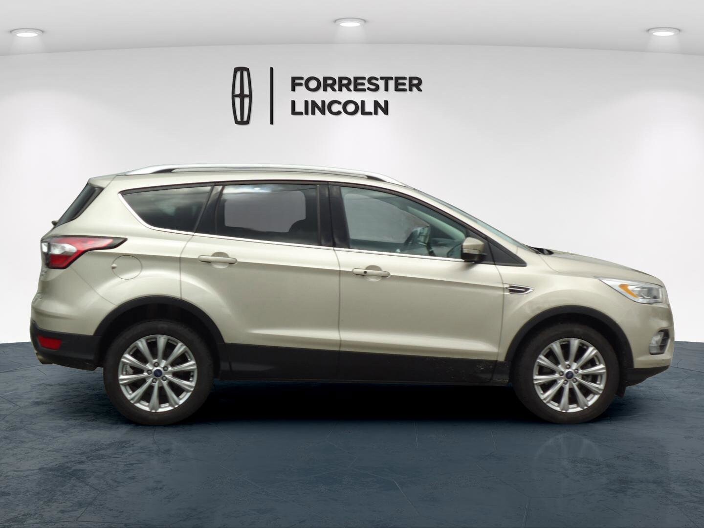 2018 Ford Escape Titanium photo 2